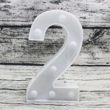 Încarcă imaginea în vizualizatorul Galerie, Cifre si litere volumetrice luminoase cu becuri